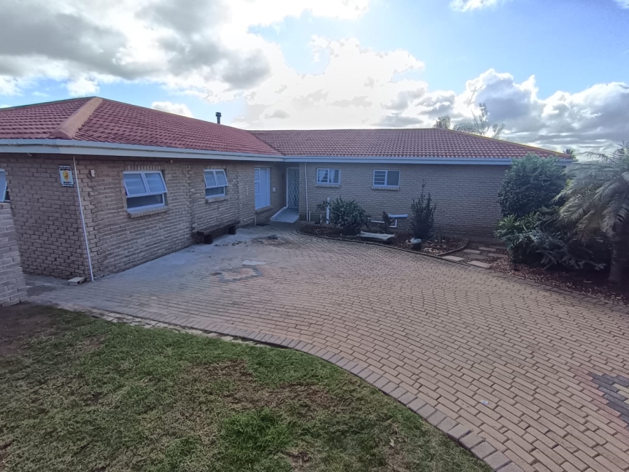 To Let 3 Bedroom Property for Rent in Heiderand Western Cape